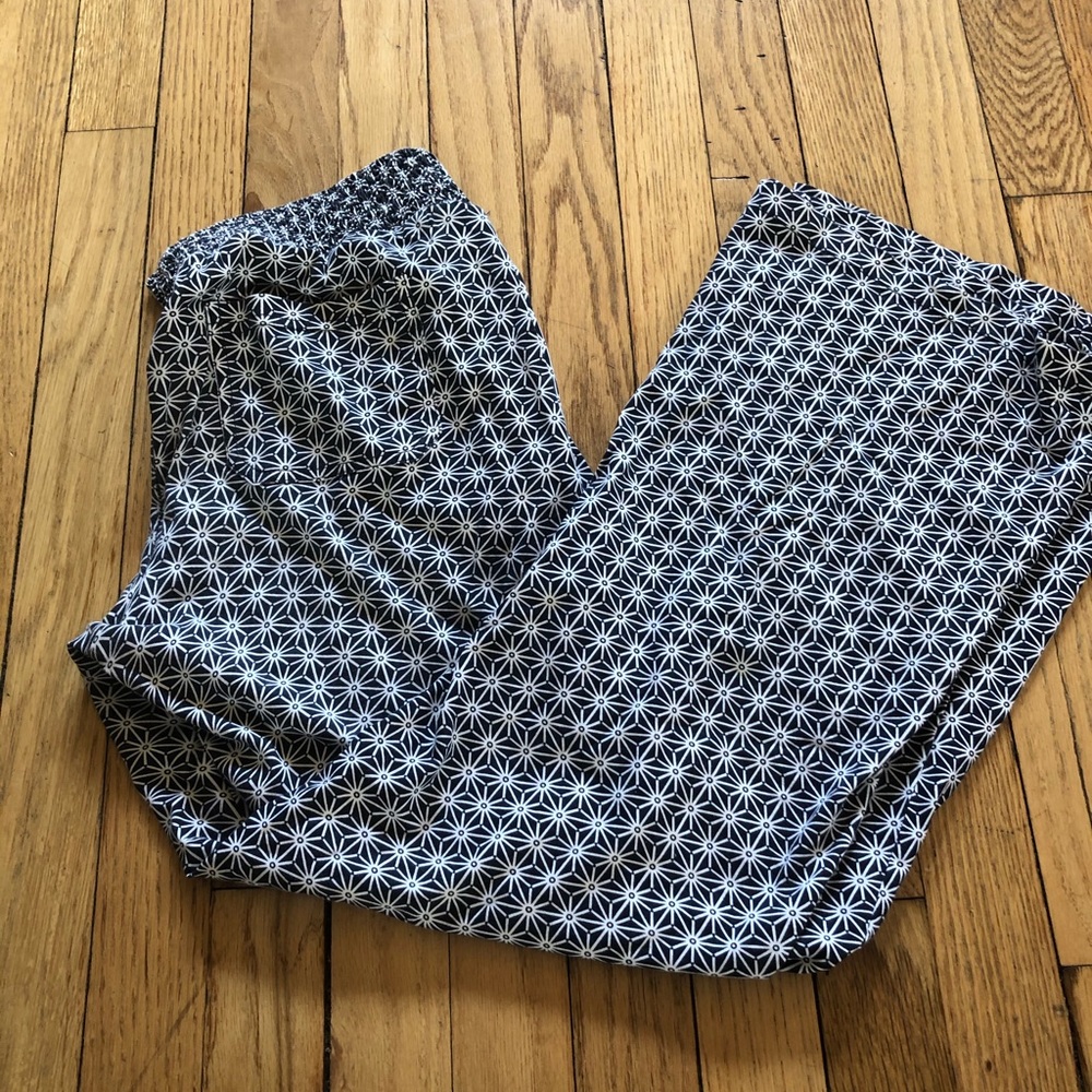 Black & white patterned pants SZ M